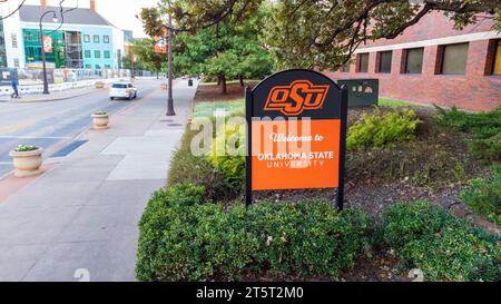 Stillwater, OK - 3 novembre 2023 : panneau de bienvenue de l'Université d'État de l'Oklahoma à Stillwater, OK Banque D'Images