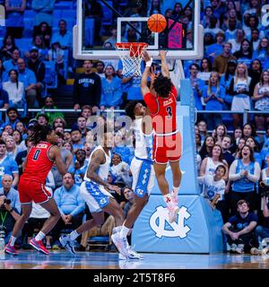 Chapel Hill, Caroline du Nord, États-Unis. 6 novembre 2023. Match de basket-ball de la NCAA au Dean Smith Center à Chapel Hill, Caroline du Nord. (Scott Kinser/CSM) (image de crédit : © Scott Kinser/Cal Sport Media). Crédit : csm/Alamy Live News Banque D'Images