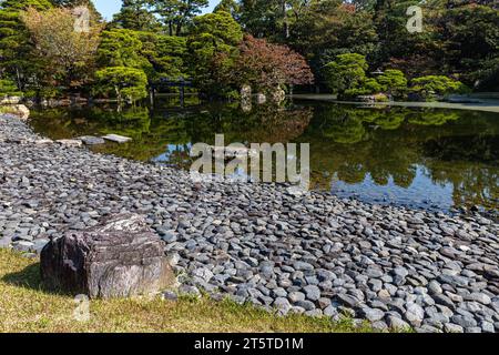 Jardin Oikeniwa Kyoto Gyoen - le palais impérial de Kyoto était un palais où les empereurs successifs ont vécu et mené leurs affaires politiques pendant plus de 500 ans Banque D'Images