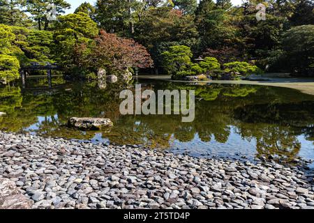 Jardin Oikeniwa Kyoto Gyoen - le palais impérial de Kyoto était un palais où les empereurs successifs ont vécu et mené leurs affaires politiques pendant plus de 500 ans Banque D'Images