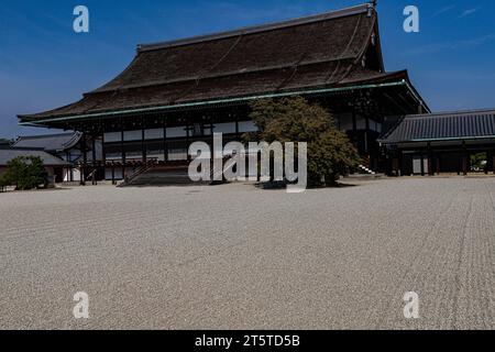 Le palais impérial de Kyoto était un palais où les empereurs successifs ont vécu et mené leurs affaires politiques pendant plus de 500 ans à partir de la période Nanbokucho Banque D'Images