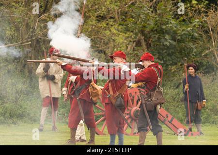 Tirs des mousquetaires - reconstitution historique du siège de Basing House, guerre civile anglaise par la Société anglaise de guerre civile 16.09.23, Basingstoke Banque D'Images