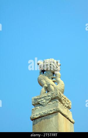 dieu bête rugit vers le ciel dans les tombes royales orientales de la dynastie Qing, gros plan de la photo Banque D'Images