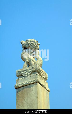 dieu bête rugit vers le ciel dans les tombes royales orientales de la dynastie Qing, gros plan de la photo Banque D'Images