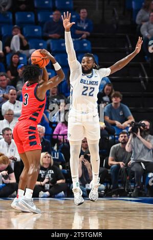 06 NOVEMBRE 2023 : l'attaquant de Saint Louis Billikens Terrence Hargrove Jr. (22) saute pour tenter de bloquer le tir du gardien des Screaming Eagles de l'Université du Sud de l'Indiana Jordan Tillmon (3) lors d'un match de saison régulière où les Screaming Eagles de l'Université du Sud de l'Indiana ont visité la rue Louis Billikens. Tenue à Chaifetz Arena à St. Louis, Mo le lundi 06 novembre 2023 Richard Ulreich/CSM Banque D'Images