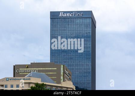 Oklahoma City, États-Unis - 25 octobre 2023 : vue de la tour de banque moderne BancFirst. Banque D'Images