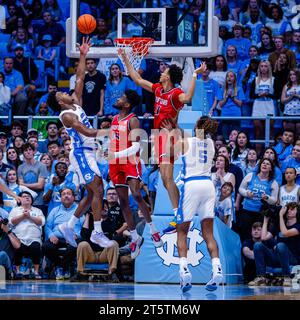 Chapel Hill, Caroline du Nord, États-Unis. 6 novembre 2023. Le match de basket-ball de la NCAA au Dean Smith Center à Chapel Hill, Caroline du Nord. (Scott Kinser/CSM). Crédit : csm/Alamy Live News Banque D'Images