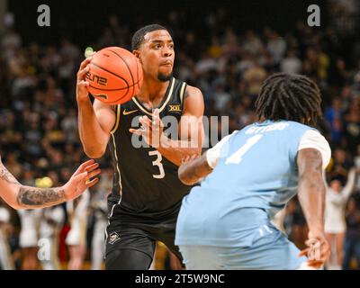 6 novembre 2023 : Darius Johnson (3 ans), garde de l'UCF, lors de la 2e mi-temps de basketball de la NCAA entre les Panthers de la FIU et les Knights de l'UCF. UCF bat FIU 85-62 à Addition Financial Arena à Orlando, FL. Romeo T Guzman/Cal Sport Media(image de crédit : © Romeo Guzman/Cal Sport Media) Banque D'Images