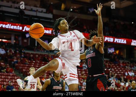 Madison, WISCONSIN, États-Unis. 6 novembre 2023. Lors du match de basket-ball de la NCAA entre les Arkansas State Red Wolves et les Wisconsin Badgers au Kohl Center de Madison, WISCONSIN. Darren Lee/CSM/Alamy Live News Banque D'Images