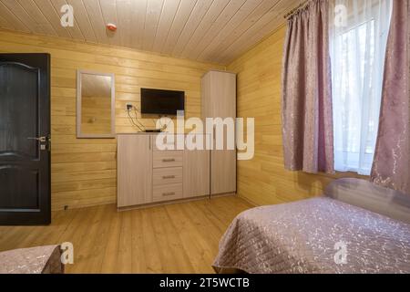 intérieur de la chambre écologique en bois dans les studios, l'auberge ou la maison Banque D'Images