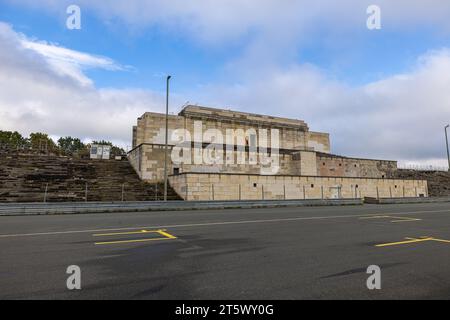 Nuremberg, Allemagne - 25 octobre 2023 : les vestiges de la mégalomanie allemande dans le troisième Reich, tribune principale ou grand stand au Zeppelin Field à Nure Banque D'Images