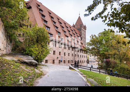 Nuremberg, Allemagne - 25 octobre 2023 : le château impérial ( le Kaiserburg) dans l'Altstadt (vieille ville) de Nuremberg. Une structure historique monumentale. TH Banque D'Images