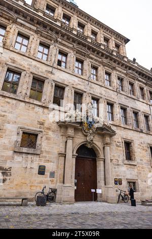 Nuremberg, Allemagne - 25 octobre 2023 : le Rathaus (Hôtel de ville), situé dans la vieille ville de Nuremberg à côté de la rue Église de Sebald (Sebalduskirche). Im Banque D'Images