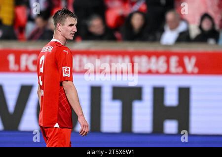 Heidenheim, Allemagne. 05 novembre 2023. Football : Bundesliga, 1. FC Heidenheim - VfB Stuttgart, Journée 10, Voith-Arena, Jan Schoeppner de Heidenheim réagit pendant le match. Crédit : Harry Langer/dpa - REMARQUE IMPORTANTE : conformément aux règlements de la Ligue allemande de football DFL et de la Fédération allemande de football DFB, il est interdit d'utiliser ou de faire utiliser des photographies prises dans le stade et/ou du match sous forme d'images séquentielles et/ou de séries de photos de type vidéo./dpa/Alamy Live News Banque D'Images