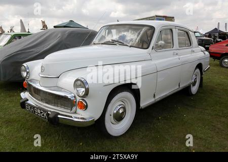 Vue de face d'un White, 1972, FSO Warszawa, exposé au salon britannique de l'automobile de 2023 Banque D'Images