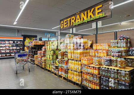 Section boissons gazeuses d'un supermarché ALDI Banque D'Images