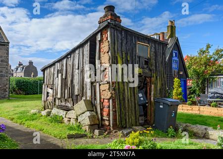 Un hangar dévasté dans l'ancien village de pêcheurs historique de Footdee, Aberdeen, Écosse, Royaume-Uni Banque D'Images