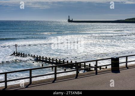Le North Pier et les phares du brise-lames sud de l'esplanade, Aberdeen, Écosse, Royaume-Uni Banque D'Images