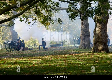 Green Park, Londres, Royaume-Uni. 7 novembre 2023. L'ouverture du Parlement par l'État 2023. Crédit : Matthew Chattle/Alamy Live News Banque D'Images