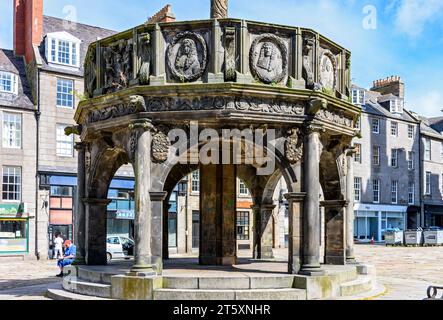 The Mercat Cross, Castle Street, Aberdeen, Écosse, Royaume-Uni. Conçu et construit par John Montgomery en 1686. Banque D'Images