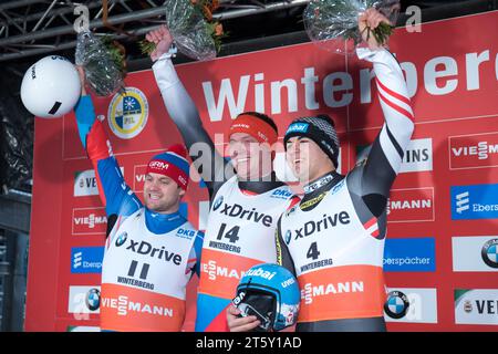 Seman Pavlichenko RUS, Felix LOCH (mitte) Nico Gleirscher AUT Siegerehrung Viessmann Rodel Welt Cup - Sprint à Winterberg, Deutschland am 26.11.2017 Banque D'Images