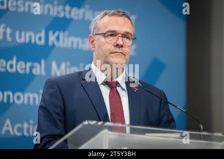 Pressestatement zu Buerokratieabbau BEI Berichtspflichten im Bundeswirtschaftsministerium Joerg Dittrich, Praesident des Zentralverbage des Deutschen Handwerks ZDH im Portrait BEI der Pressekonferenz im Anschluss an die Diskussion zum zum Buerokratieabbau Bertschaflege, Bundesswichlafau Bau Bundesswichlauf im Berlin MWi 07.11.2023 Berlin Berlin Deutschland *** Communiqué de presse sur la réduction de la bureaucratie dans les obligations de rapport au ministère fédéral de l'économie Joerg Dittrich, président de la Confédération allemande des métiers qualifiés ZDH à la Banque D'Images