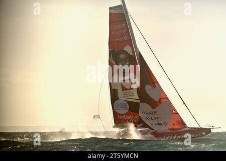 France. 07 novembre 2023. Initiatives coeur Sam Davies, Jack Bouttell - les skippers sur leurs monocoques de classe Imoca prennent le départ de la 16e course de voile en couple Jacques Vabre, du Havre à l'île française d'outre-mer de la Martinique, au Havre le 7 novembre 2023. Dix jours après leur départ retardé en raison de la tempête Ciaran, les monocoques de la Class 40 ont pris le départ de la 16e Transat Jacques-Vabre du Havre vers la Martinique pour un voyage en sprint, la Transat Jacques Vabre 2023. Photo de Franck Castel/ABACAPRERSS.COM crédit : Abaca Press/Alamy Live News Banque D'Images