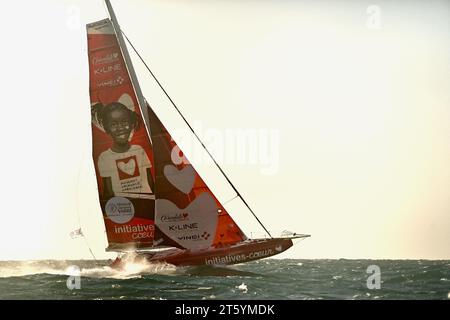 France. 07 novembre 2023. Initiatives coeur Sam Davies, Jack Bouttell - les skippers sur leurs monocoques de classe Imoca prennent le départ de la 16e course de voile en couple Jacques Vabre, du Havre à l'île française d'outre-mer de la Martinique, au Havre le 7 novembre 2023. Dix jours après leur départ retardé en raison de la tempête Ciaran, les monocoques de la Class 40 ont pris le départ de la 16e Transat Jacques-Vabre du Havre vers la Martinique pour un voyage en sprint, la Transat Jacques Vabre 2023. Photo de Franck Castel/ABACAPRERSS.COM crédit : Abaca Press/Alamy Live News Banque D'Images