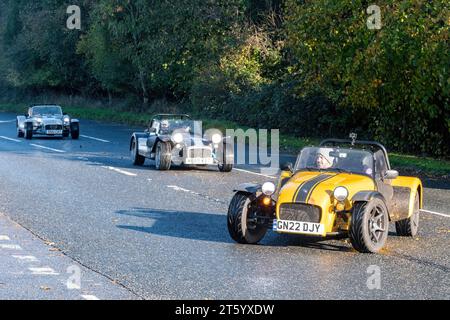 Caterham et Lotus Seven Club voitures de sport sur la route, Angleterre, Royaume-Uni Banque D'Images