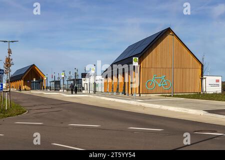 Nouvelle gare de Merklingen Souabe Alb sur la nouvelle ligne Stuttgart-Ulm. 01.11.2023 : Merklingen, Alb-Donau-Kreis, Baden-Wuerttemberg, Allemagne Banque D'Images