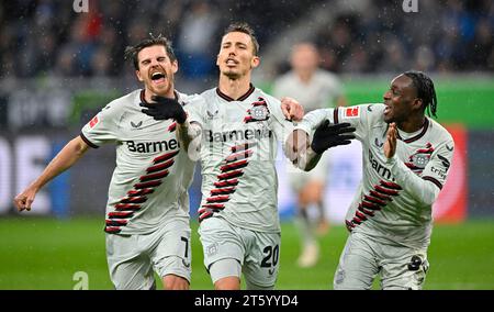 Alejandro Grimaldo Bayer 04 Leverkusen (20) avec Jonas Hofmann Bayer 04 Leverkusen (07) Jeremie Frimpong Bayer 04 Leverkusen (30) Banque D'Images