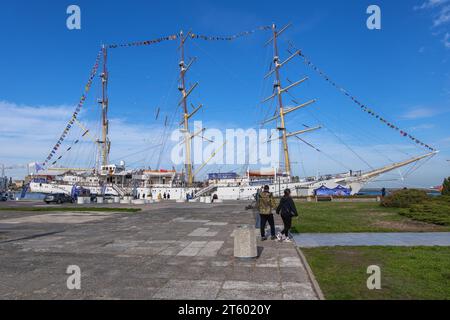 Gdynia, Pologne - 8 octobre 2022 - Dar Pomorza (Don de Pomerania) navire polonais à voile à grande capacité à partir de 1909 dans le port de Gdynia. Banque D'Images