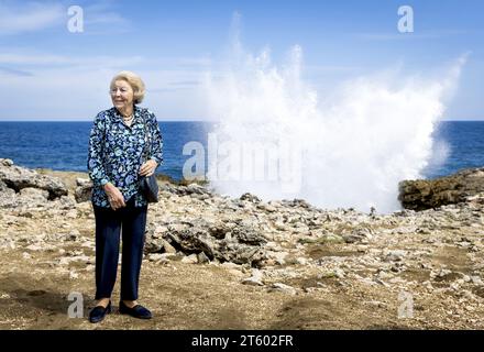 WILLEMSTAD - Princesse Beatrix lors d'une visite au parc national de Shete Boka. La visite de la Princesse Beatrix à Curaçao et Aruba est axée sur la protection des écosystèmes et les initiatives sociales. ANP KOEN VAN WEEL netherlands Out - belgique Out Banque D'Images