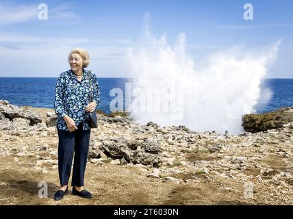 WILLEMSTAD - Princesse Beatrix lors d'une visite au parc national de Shete Boka. La visite de la Princesse Beatrix à Curaçao et Aruba est axée sur la protection des écosystèmes et les initiatives sociales. ANP KOEN VAN WEEL netherlands Out - belgique Out Banque D'Images