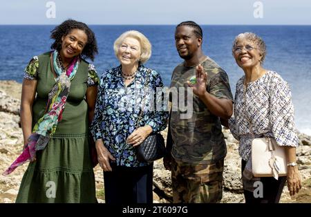 WILLEMSTAD - Princesse Beatrix lors d'une visite au parc national de Shete Boka. La visite de la Princesse Beatrix à Curaçao et Aruba est axée sur la protection des écosystèmes et les initiatives sociales. ANP KOEN VAN WEEL netherlands Out - belgique Out Banque D'Images