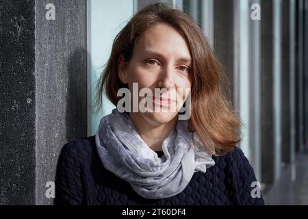 Bundespressekonferenz Zivilgesellschaftliches Lagebild Antisemitismus Deborah Hartmann, Direktorin der Gedenk- und Bildungsstaette Haus der Wannsee-Konferenz im Vorfeld der Bundespressekonferenz zum Thema Zivilgesellschaftliches Lagebild Antisemitismus 12: Juedisches Leben und die Erinnerung an den Nationalsozialismus werden massiv angegriffen , Berlin , 07.11.2023 Berlin Deutschland *** Conférence de presse fédérale Rapport de situation de la société civile sur l'antisémitisme Deborah Hartmann, directrice de la Conférence commémorative et éducative de la Maison de Wannsee dans la perspective de la presse fédérale Banque D'Images