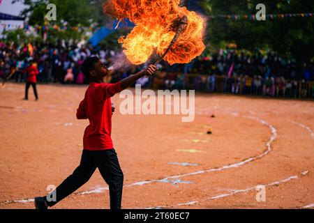 souffler le travail de feu , grand programme de fête dans la fonction scolaire culturales Banque D'Images