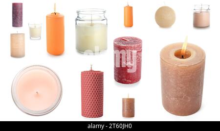 Ensemble de différentes bougies sur fond blanc Banque D'Images
