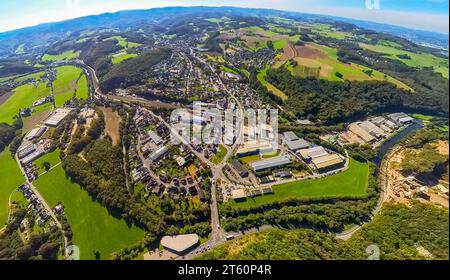 Vue aérienne, vue du quartier de Grevenbrück, gare de Lennestadt-Grevenbrück, globe terrestre, image fisheye, image à 360 degrés, petit monde, Grevenbr Banque D'Images