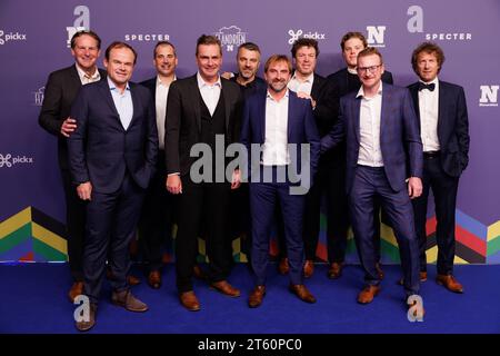 Ostende, Belgique. 07 novembre 2023. Invités non identifiés photographiés sur le tapis bleu de la cérémonie de remise des prix du meilleur cycliste belge de la saison cycliste 2023, organisée par le journal Het Nieuwsblad, à Ostende, le mardi 07 novembre 2023. BELGA PHOTO KURT DESPLENTER crédit : Belga News Agency/Alamy Live News Banque D'Images