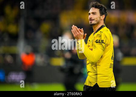 Dortmund, Allemagne. 07 novembre 2023. DORTMUND, ALLEMAGNE - 7 NOVEMBRE : mats Hummels du Borussia Dortmund célèbre la victoire de son équipe après le match de l'UEFA Champions League Group F entre le Borussia Dortmund et le Newcastle United FC au signal Iduna Park le 7 novembre 2023 à Dortmund, Allemagne (photo Rene Nijhuis/BSR Agency) crédit : Agence BSR/Alamy Live News Banque D'Images