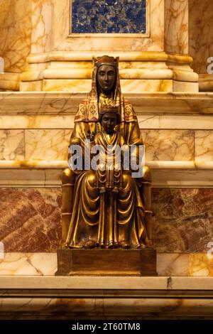 Black Madonna - St Aloysius Church, Garnethill, Glasgow, Écosse, Royaume-Uni Banque D'Images