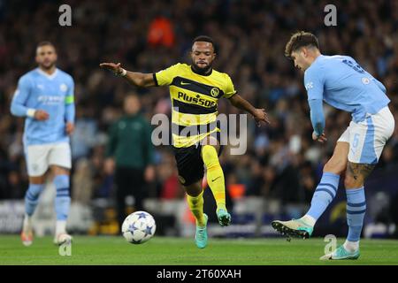 Meschack Elia de Young Boys chasse le ballon lors du match de l'UEFA Champions League Group G entre Manchester City et BSC Young Boys au Etihad Stadium, Manchester, le mardi 7 novembre 2023. (Photo : Pat Scaasi | MI News) crédit : MI News & Sport / Alamy Live News Banque D'Images