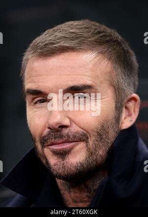 Milan, Italie. 7 novembre 2023. Ancien joueur d'Angleterre, Manchester United, LA Galaxy et du PSG et actuel président et copropriétaire de l'Inter Miami, David Beckham se présente avant le coup d'envoi du match de l'UEFA Champions League à Giuseppe Meazza, Milan. Le crédit photo devrait se lire : Jonathan Moscrop/Sportimage crédit : Sportimage Ltd/Alamy Live News Banque D'Images