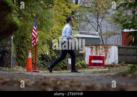 Louisville, États-Unis. 07 novembre 2023. Les gens ont voté au Potter's House Recreation Center le jour de l'élection à Louisville, Kentucky, le mardi 7 novembre 2023. (Photo de Christian Monterrosa/Sipa USA) crédit : SIPA USA/Alamy Live News Banque D'Images