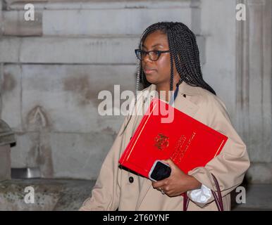 Londres, le 7 novembre 2023 Kemi Badenoch, secrétaire d'État au Commerce international et présidente du Board of Trade, ministre des femmes vue au Cabinet Office en fin d'après-midi, a probablement été une réunion d'urgence crédit : Richard Lincoln/Alamy Live News Banque D'Images