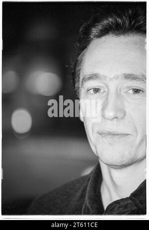 PAUL WHITEHOUSE, COMÉDIEN, JEUNE, LONDRES, 1996 : interview du comédien et acteur Paul Whitehouse dans le nord de Londres, Angleterre, Royaume-Uni lors du tournage de Fast Show en novembre 1996. Ce fut une énorme année de percée pour cette légende de la comédie britannique moderne. Photo : Rob Watkins Banque D'Images