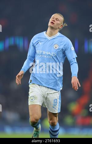 Erling Haaland de Manchester City semble abattu lors du match de l'UEFA Champions League Group G entre Manchester City et BSC Young Boys au Etihad Stadium, Manchester, le mardi 7 novembre 2023. (Photo : Pat Scaasi | MI News) crédit : MI News & Sport / Alamy Live News Banque D'Images