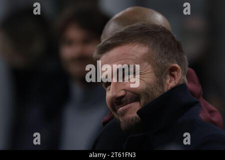 Milan, Italie. 7 novembre 2023. L'ancien joueur d'Angleterre, Manchester United, LA Galaxy et du PSG et actuel président et copropriétaire de l'Inter Miami David Beckham réagit avant le coup d'envoi du match de l'UEFA Champions League à Giuseppe Meazza, Milan. Le crédit photo devrait se lire : Jonathan Moscrop/Sportimage crédit : Sportimage Ltd/Alamy Live News Banque D'Images