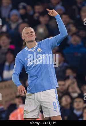 Manchester, Royaume-Uni. 8 novembre 2023. Erling Haaland, de Manchester City, célèbre après avoir marqué lors du match du Groupe G de l'UEFA Champions League entre Manchester City FC et BSC Young Boys à Manchester, en Grande-Bretagne, le 7 novembre 2023. Crédit : Xinhua/Alamy Live News Banque D'Images